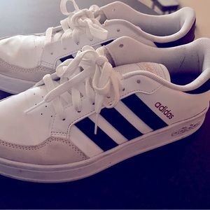 ADIDAS SNEAKERS - SIZE 7 MEN OR 9 WOMEN - WORN 3 TIMES.